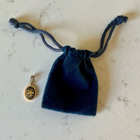 Damascene Gold Bird Oval Pendant with Blue Velvet Jewelry Bag - Picture 4 of 5
